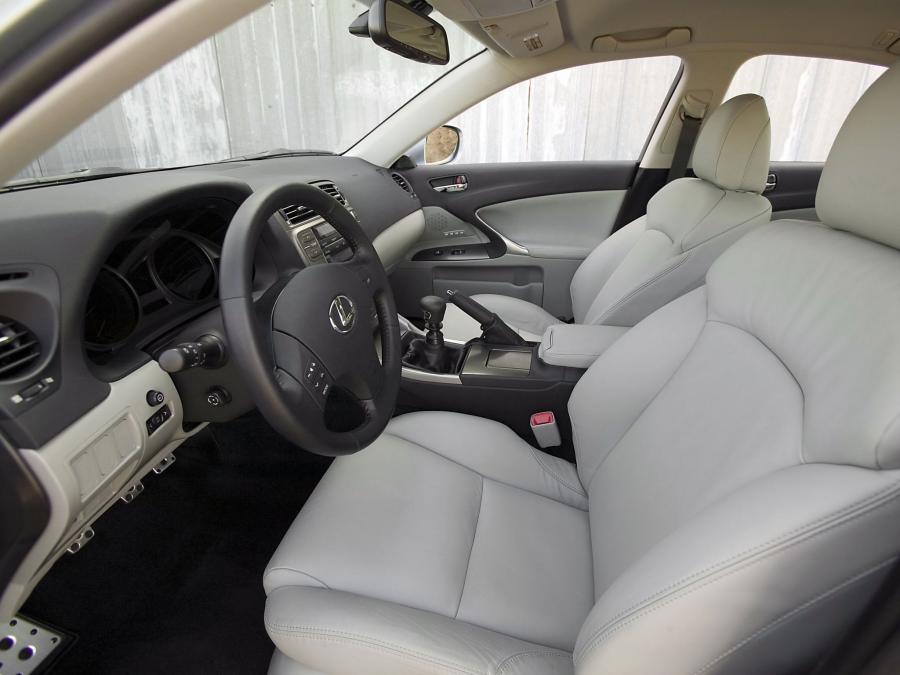  Lexus IS250 AWD 2008 года  (фото 2 из 30)